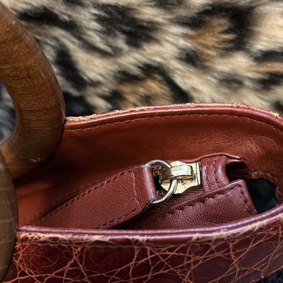 SUARE ITALIAN BLACK HAND WEAVING AND LEATHER EMBOSSED BAG